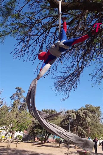 Military dad's homecoming in superhero style | Tips & Tricks