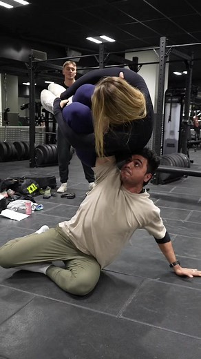 Guess the Weight Challenge with Hissy and Devon