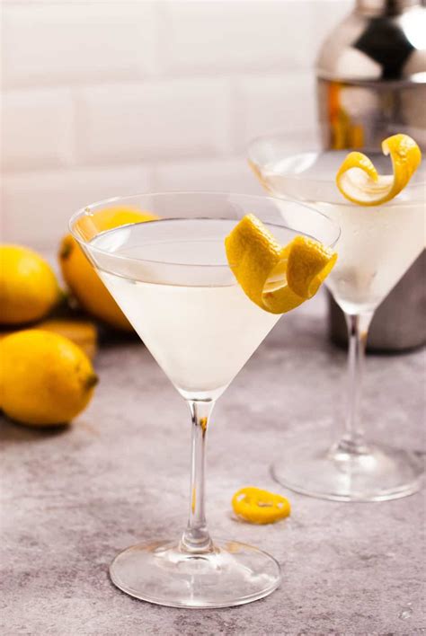 Martini dengan Twist Lemon