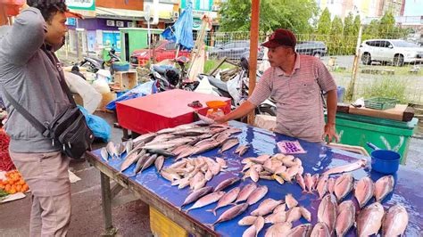 penjualan ikan di pasar manggis