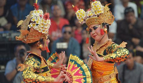 Gerak Tari: Understanding the Dance Movements in Indonesia