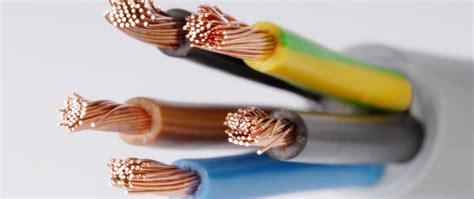 Periksa kondisi kabel listrik secara berkala