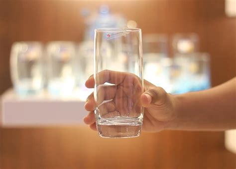 Cara Meningkatkan Pengalaman Minum dengan Crystalline Gelas