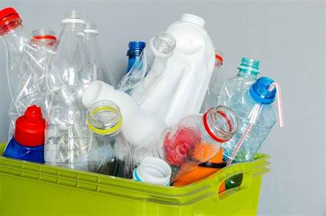 Dampak Negative Penggunaan Minuman Gelas Plastik di Lingkungan