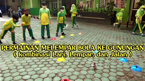 Gerak Berjalan dalam Permainan Melempar Bola ke Gunungan