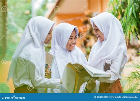 Indonesian students reading book