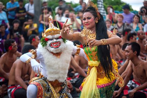 Deskripsi Gerak Tari di Indonesia: Kekayaan Budaya yang Memesona