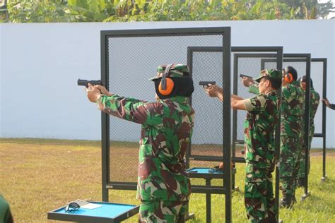 Latihan Menembak Melayang di Indonesia