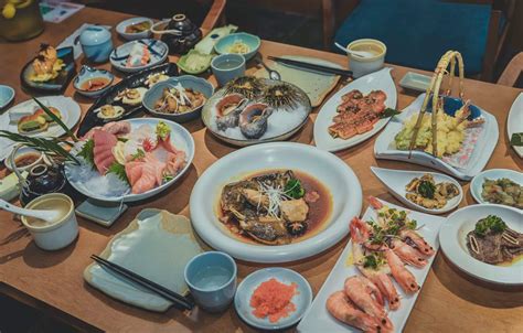 Makanan Bufet Ala Jepang dengan Berbagai Pilihan Menu