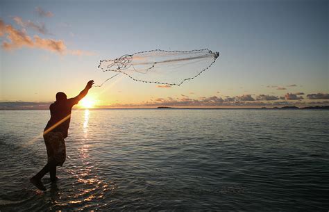 Man-casting-in-sanyo-water