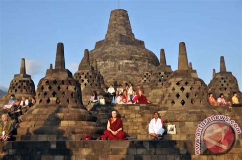 Meditasi di Candi Borobudur