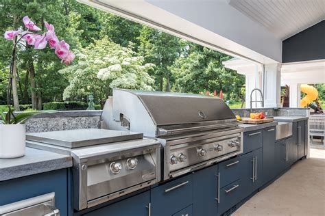 Outdoor kitchen