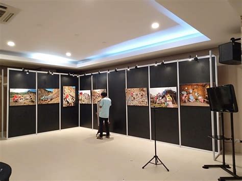 Panil Dalam Ruang Pameran Indonesia