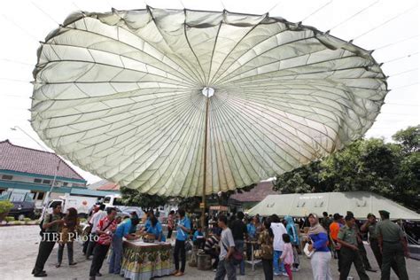 Berapa Meter Persegi Bahan Parasut yang Dibutuhkan untuk Membuat Tenda di Indonesia?