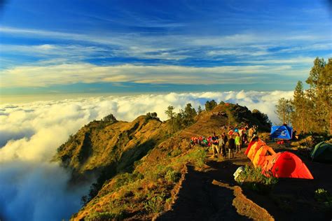 Pendakian Gunung di Indonesia