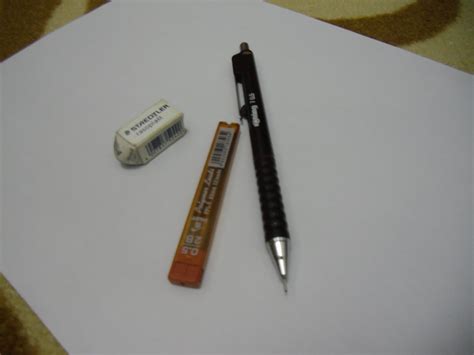 Pensil dan Kertas untuk Menulis Jepang