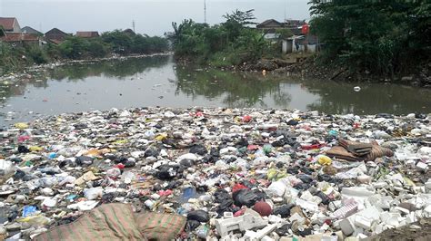 Sampah Plastik dan Banjir