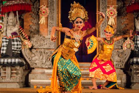 Seni Pertunjukan Tradisional Indonesia