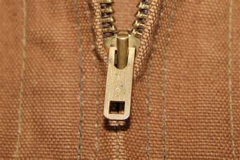 carhartt zipper pull