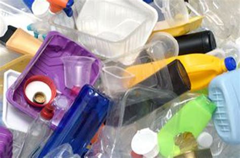 Dampak Buruk Gelas Jus Plastik pada Lingkungan dan Kesehatan