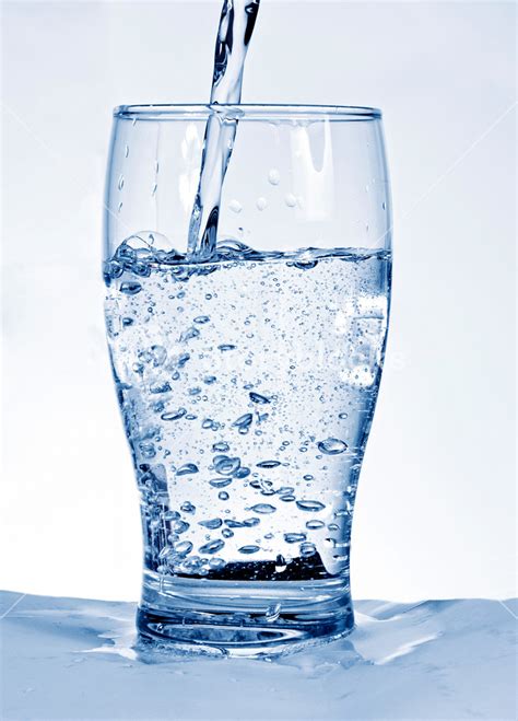 gelas dengan air