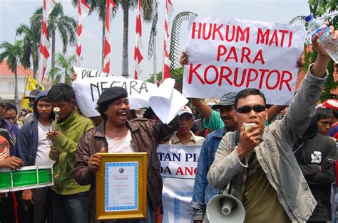 partisipasi masyarakat dalam perlindungan dan penegakan hukum in Indonesia