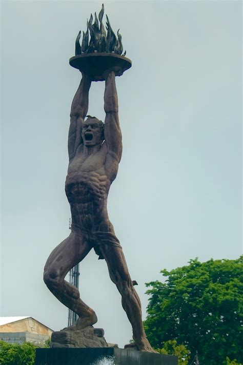 Patung Zonde Galinggang di Sulawesi Selatan