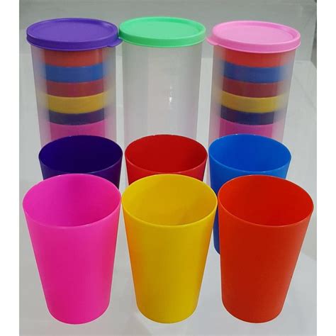 Gelas Plastik dengan Warna Cerah