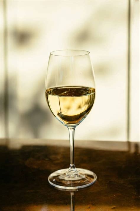 Memilih Gelas White Wine yang Tepat