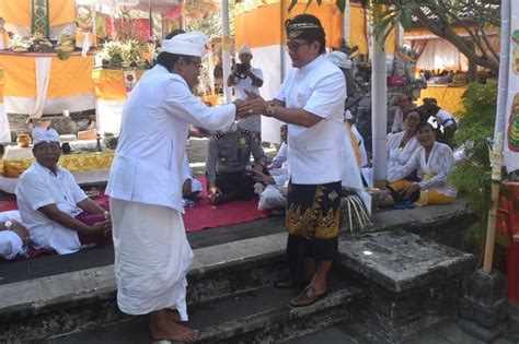 upacara adat di Tanjung Benoa