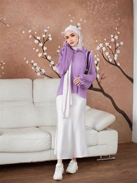 Penggunaan Warna Lilac pada Busana Formal