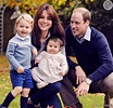Kate Middleton e príncipe William posam para foto oficial de Natal com ...