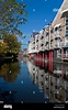 El Gran Canal Unión (Paddington Arm) con modernos Waterside Apartments ...