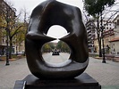 Escultura de Henry Moore en el Paseo Sarasate de Pamplona. - MANUEL BEAR