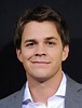 Johnny SIMMONS : Biography and movies