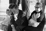 [The Oswald family at Lee Harvey Oswald's funeral] - The Portal to ...