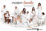 modern-family-season-2-poster.jpg (640×434) | Família moderna, Modern ...