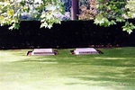 Edward VIII (1894 - 1972) - Wallis Simpson 1896-1986 . Buried in the ...