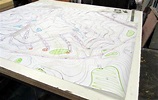 Der Geländeplan ist ... Was ist der Unterschied zwischen Plänen und Karten?