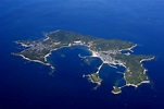 Uma ilha de arte flutuando na Baía de Mikawa. Naoshima, no Mar Interior ...