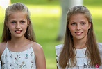 La Princesa Leonor y la Infanta Sofía en su posado de verano 2019 en ...