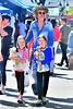 Michael Lockwood out with twin daughters in LA market | Daily Mail Online