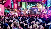 Reeperbahn: Nachtclubs und Kultur in einem bunten Miteinander | Hamburg