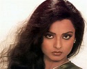 Rekha Wallpapers Free Download - Rekha In Her Young Age- WallpaperUse