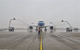 應對降雪，大興機場開展飛機除冰、除霜作業 - 新浪香港