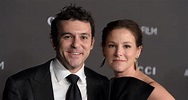Fred Savage 2024: Wife, net worth, tattoos, smoking & body facts - Taddlr
