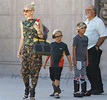 Gwen Stefani y sus hijos salen de misa - magazinespain.com