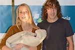Carles Puyol y Vanesa Lorenzo presentan a su hija Manuela | Galería de ...
