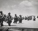 [Photo] US Marines landing at Tarawa, Gilbert Islands, Nov 1943, photo ...