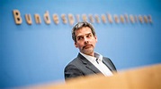 Steffen Hebestreit: Neuer Regierungssprecher verspricht transparente ...